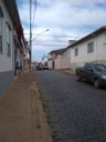 Indicação solicita providenciar obras urgentes de correção e nivelamento, junto ao entrocamento da Rua Evaristo da Veiga com a Rua Nossa Senhora do Sion